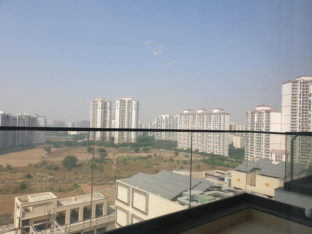 Holiday Inn Gurugram Sector 90 By Ihg Gurgaon Extérieur photo View of Greater Noida City