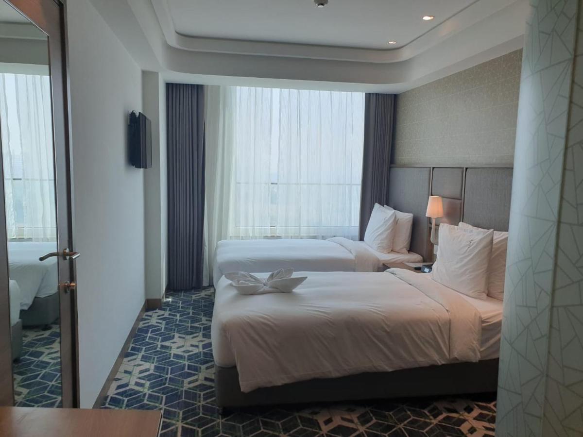 Holiday Inn Gurugram Sector 90 By Ihg Gurgaon Extérieur photo A room at the hotel