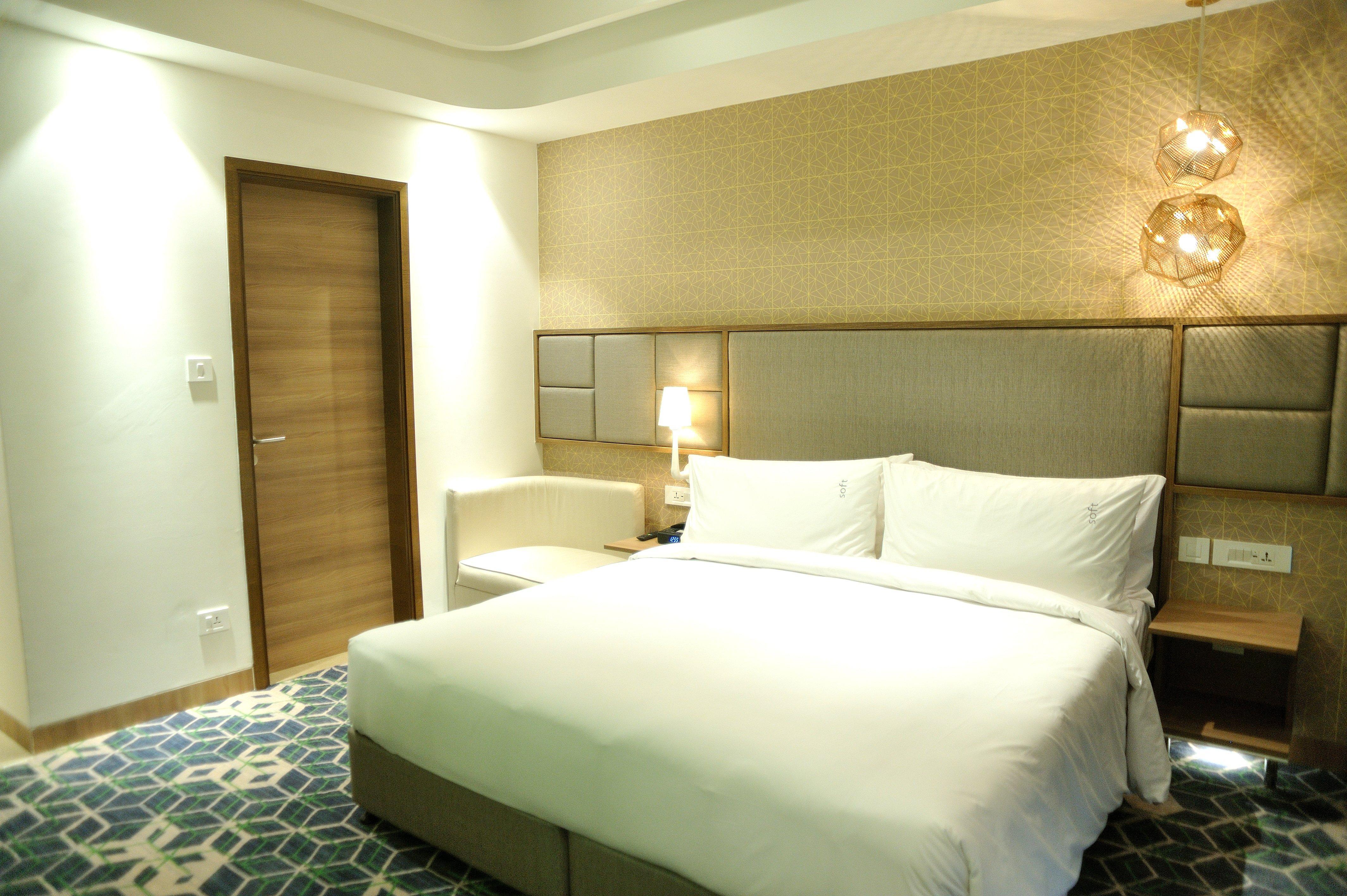 Holiday Inn Gurugram Sector 90 By Ihg Gurgaon Extérieur photo A bedroom at the hotel
