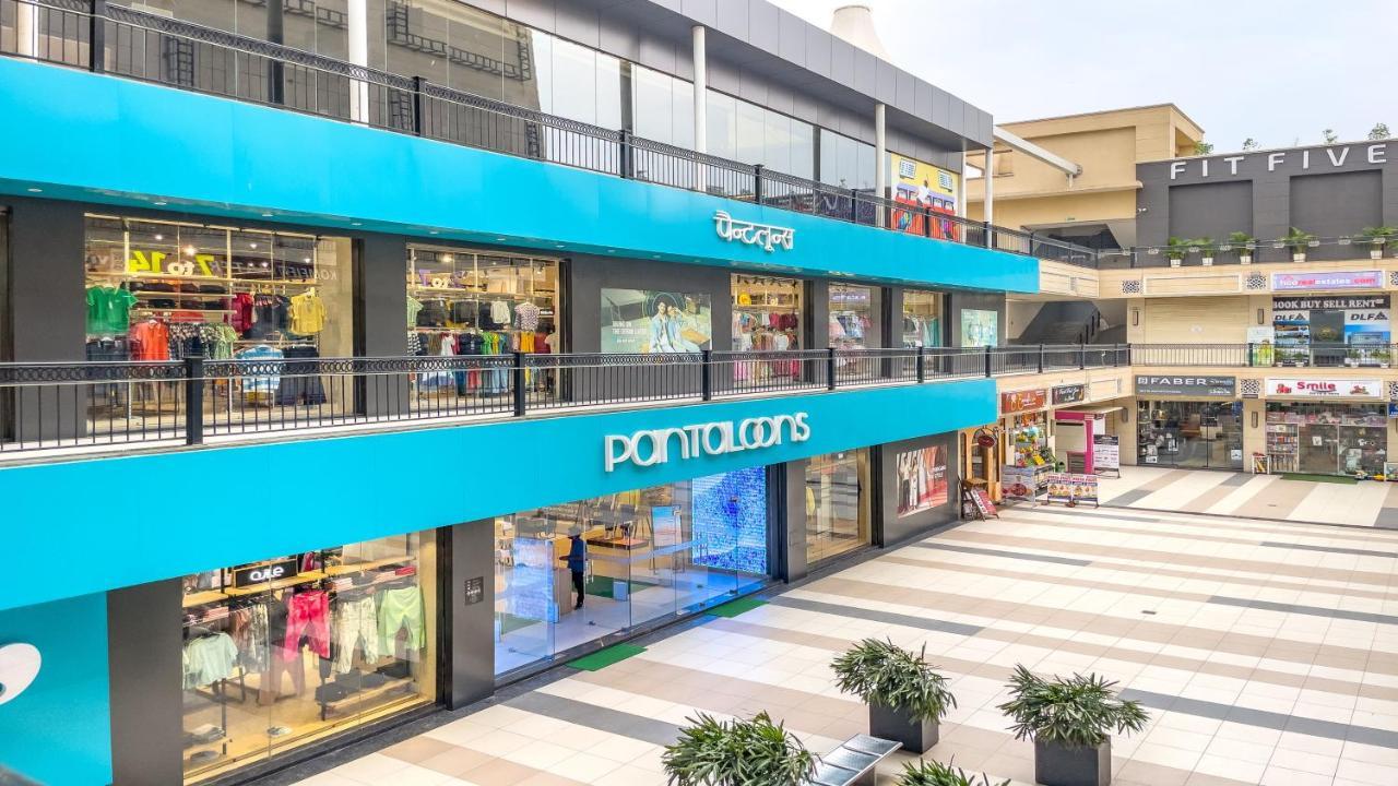 Holiday Inn Gurugram Sector 90 By Ihg Gurgaon Extérieur photo A store in the mall