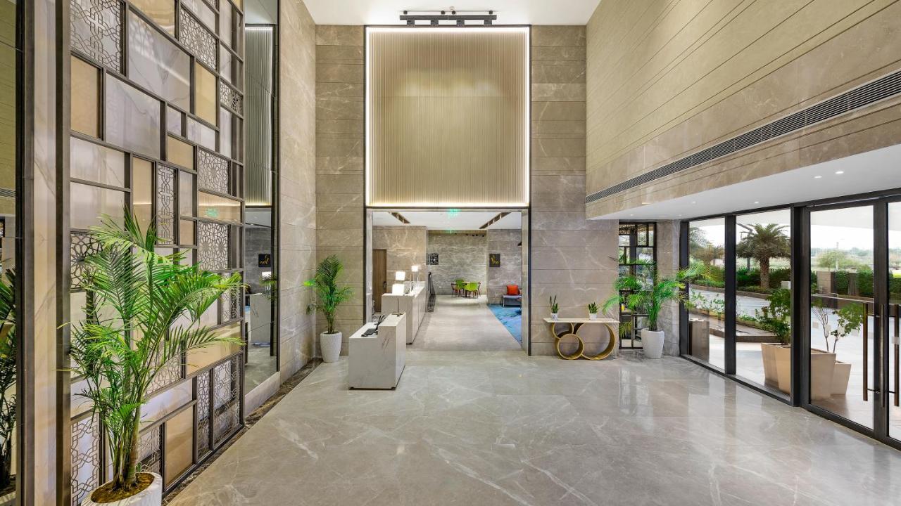 Holiday Inn Gurugram Sector 90 By Ihg Gurgaon Extérieur photo The lobby of the hotel
