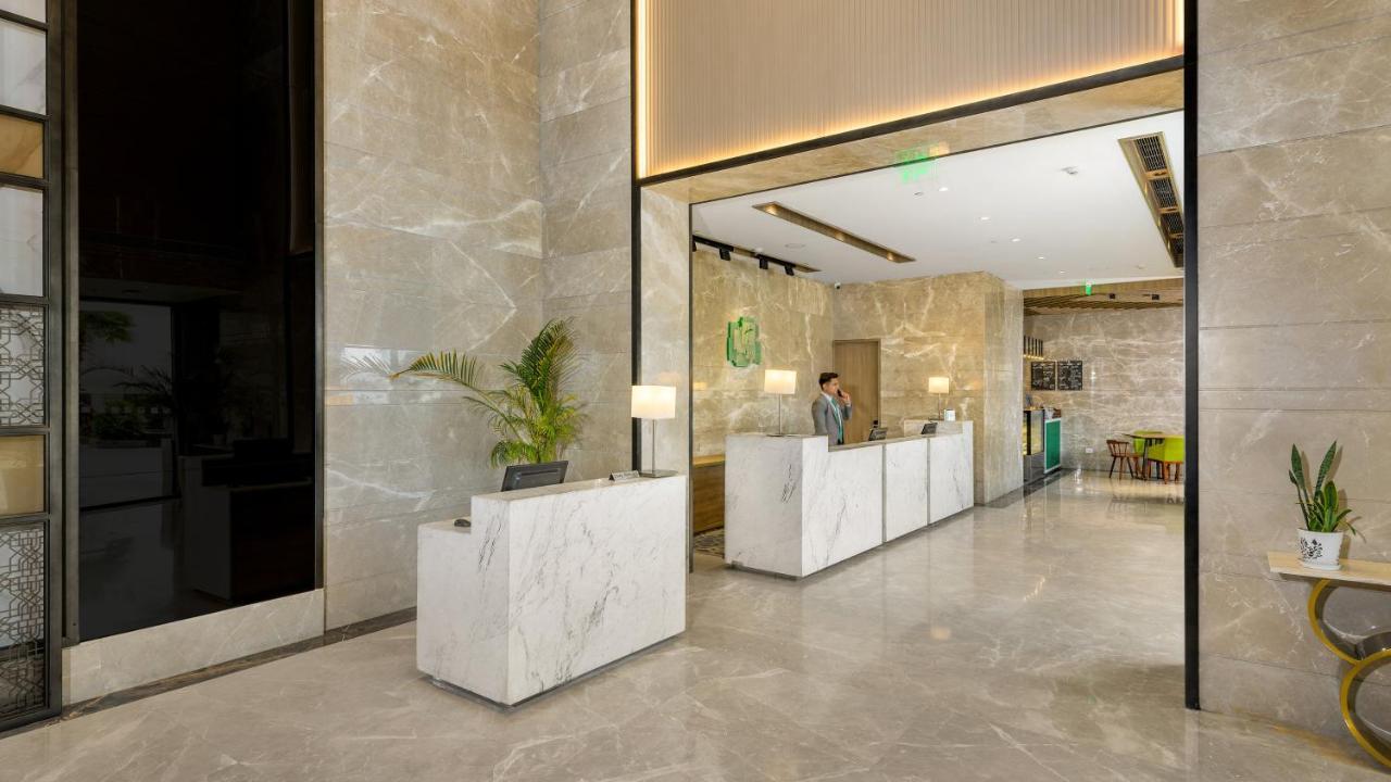Holiday Inn Gurugram Sector 90 By Ihg Gurgaon Extérieur photo Lobby