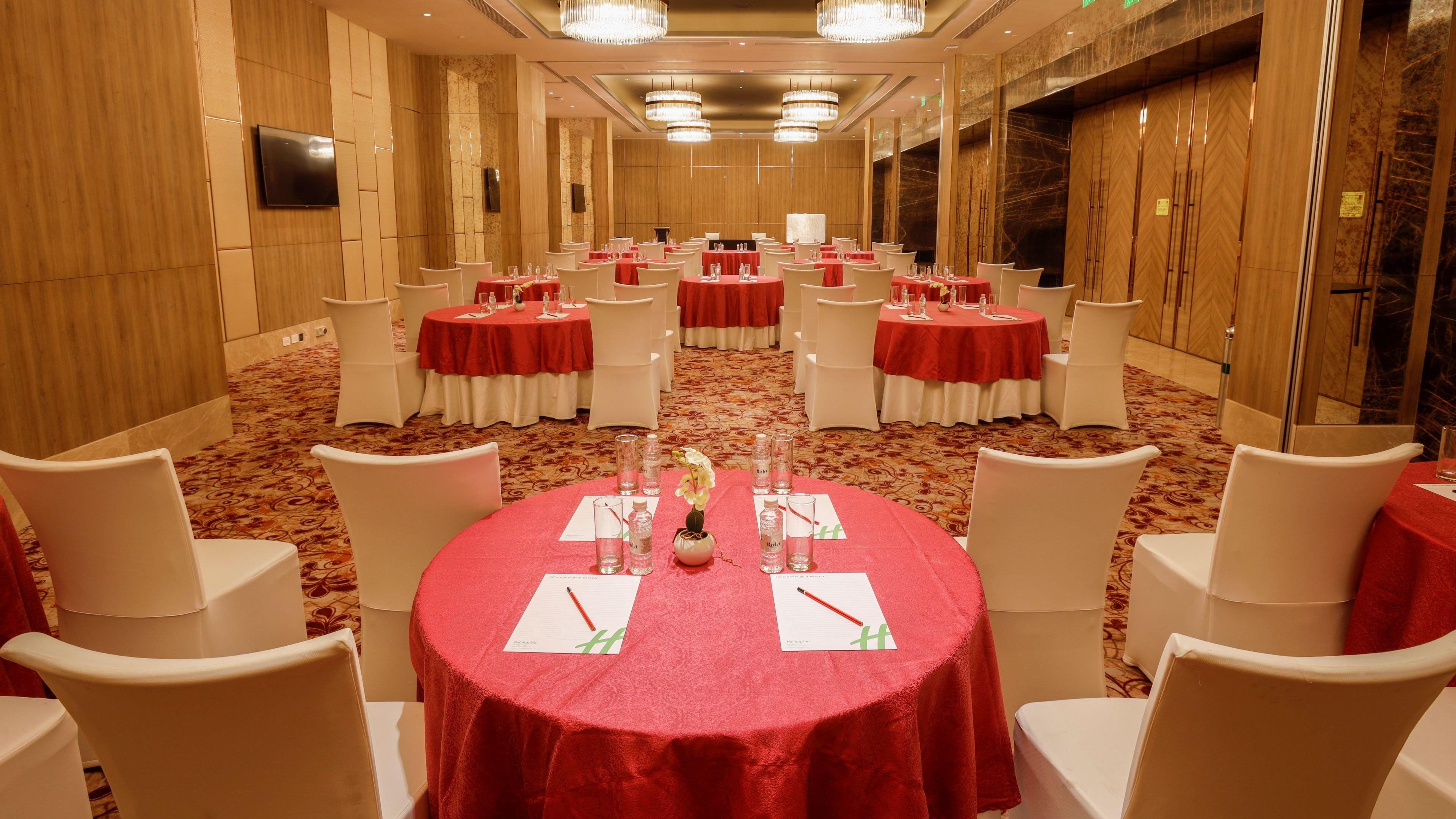 Holiday Inn Gurugram Sector 90 By Ihg Gurgaon Extérieur photo Meeting room at the hotel
