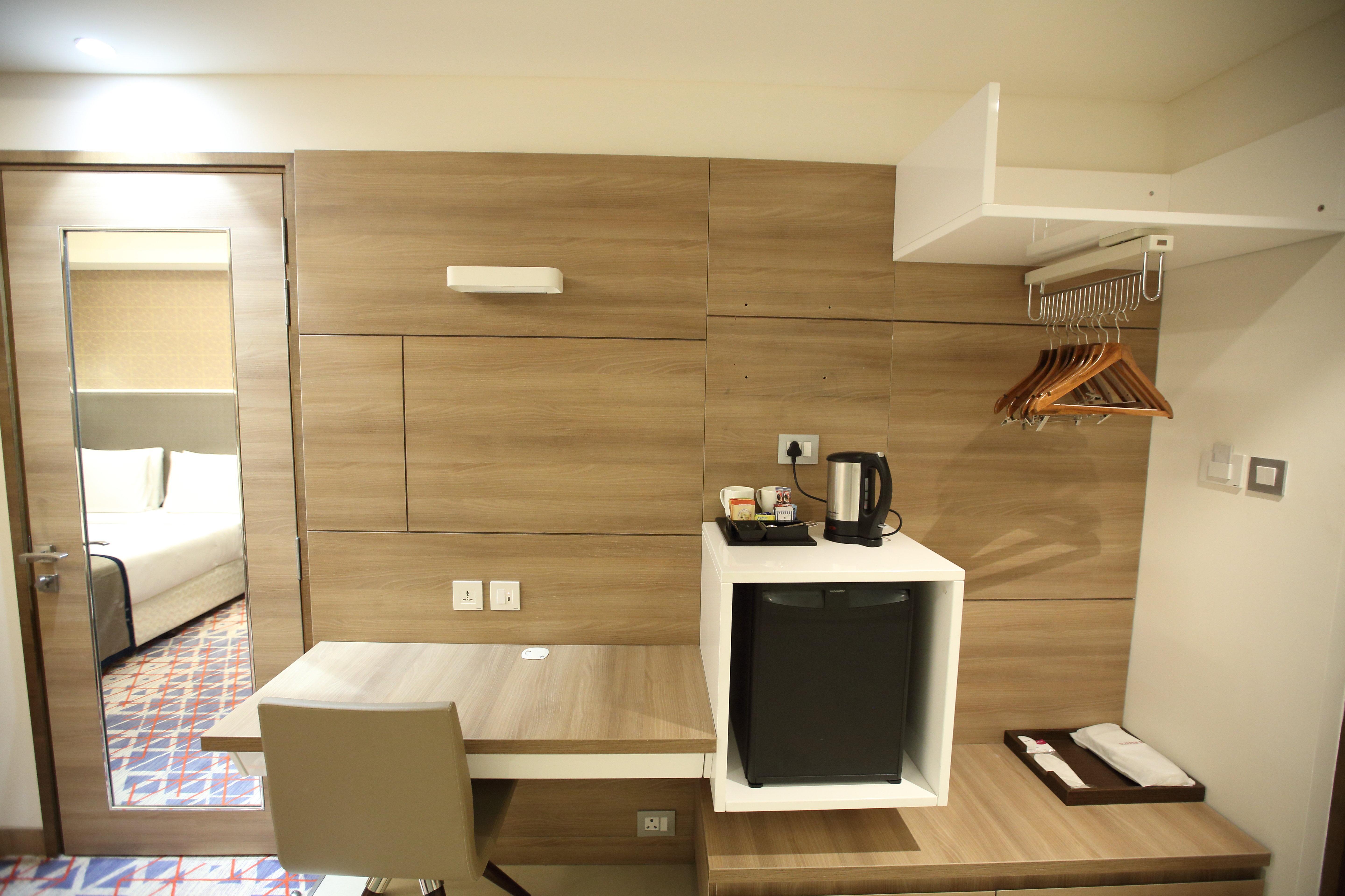 Holiday Inn Gurugram Sector 90 By Ihg Gurgaon Extérieur photo A room at the hotel