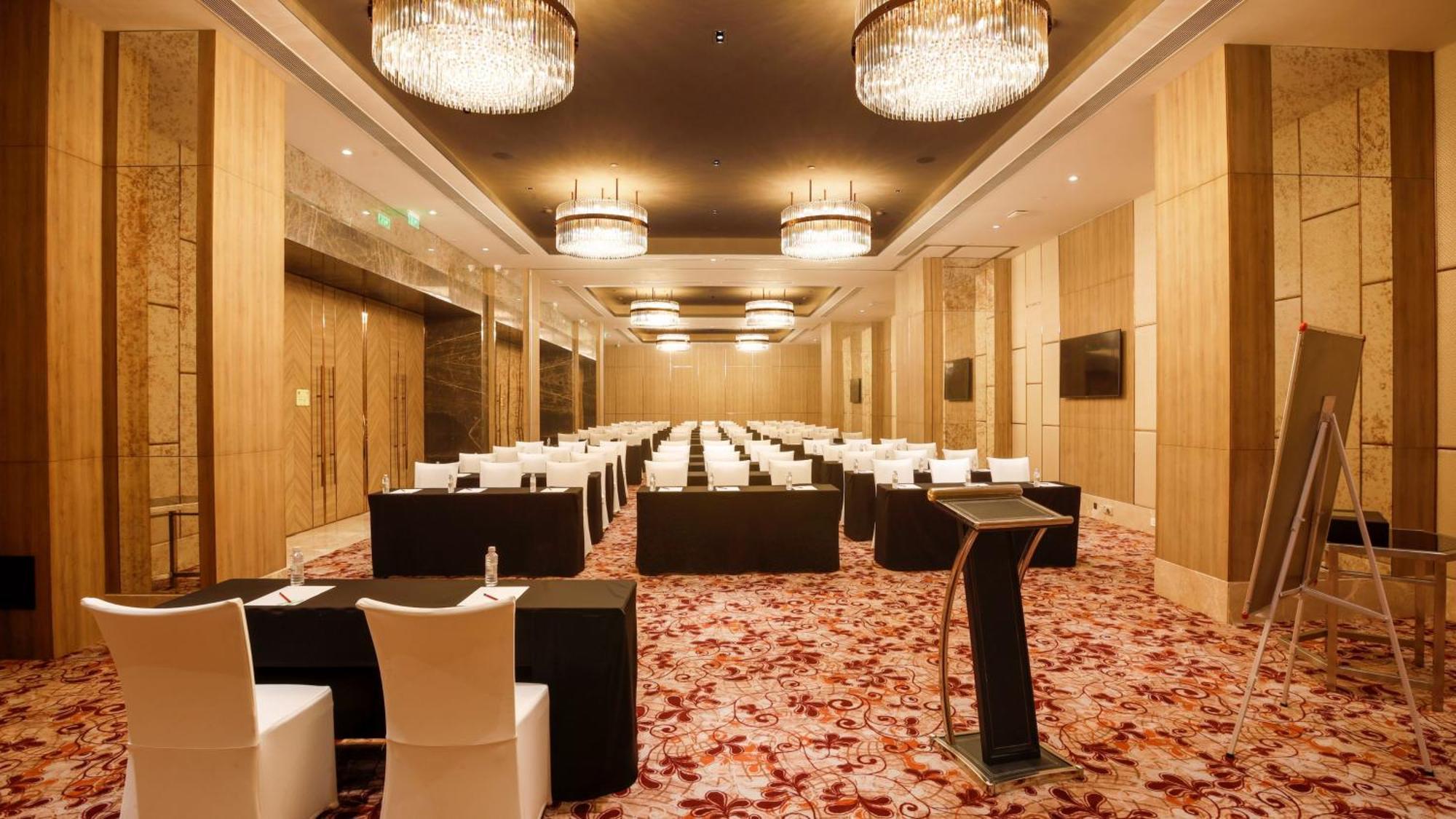 Holiday Inn Gurugram Sector 90 By Ihg Gurgaon Extérieur photo The ballroom