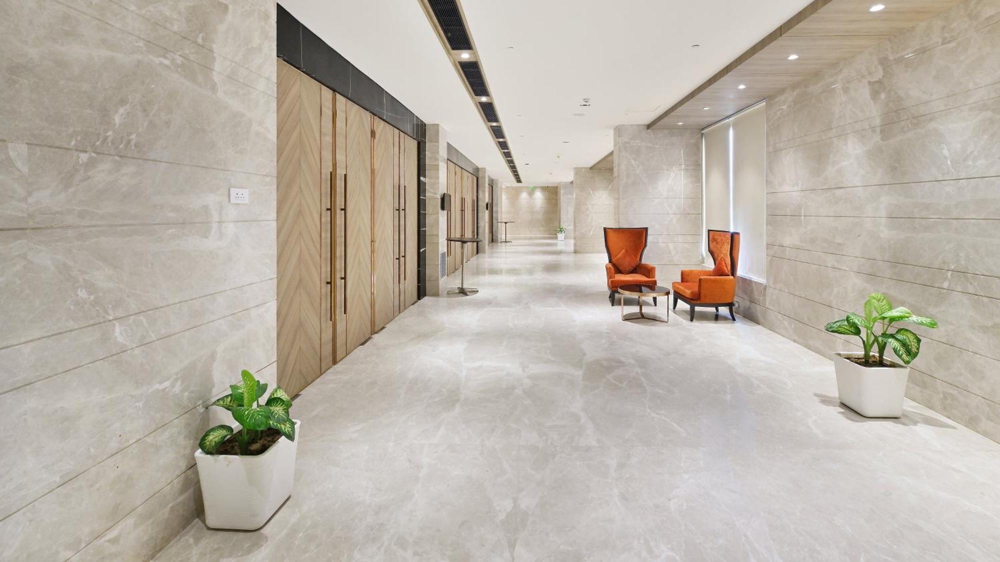 Holiday Inn Gurugram Sector 90 By Ihg Gurgaon Extérieur photo The interior of the hotel
