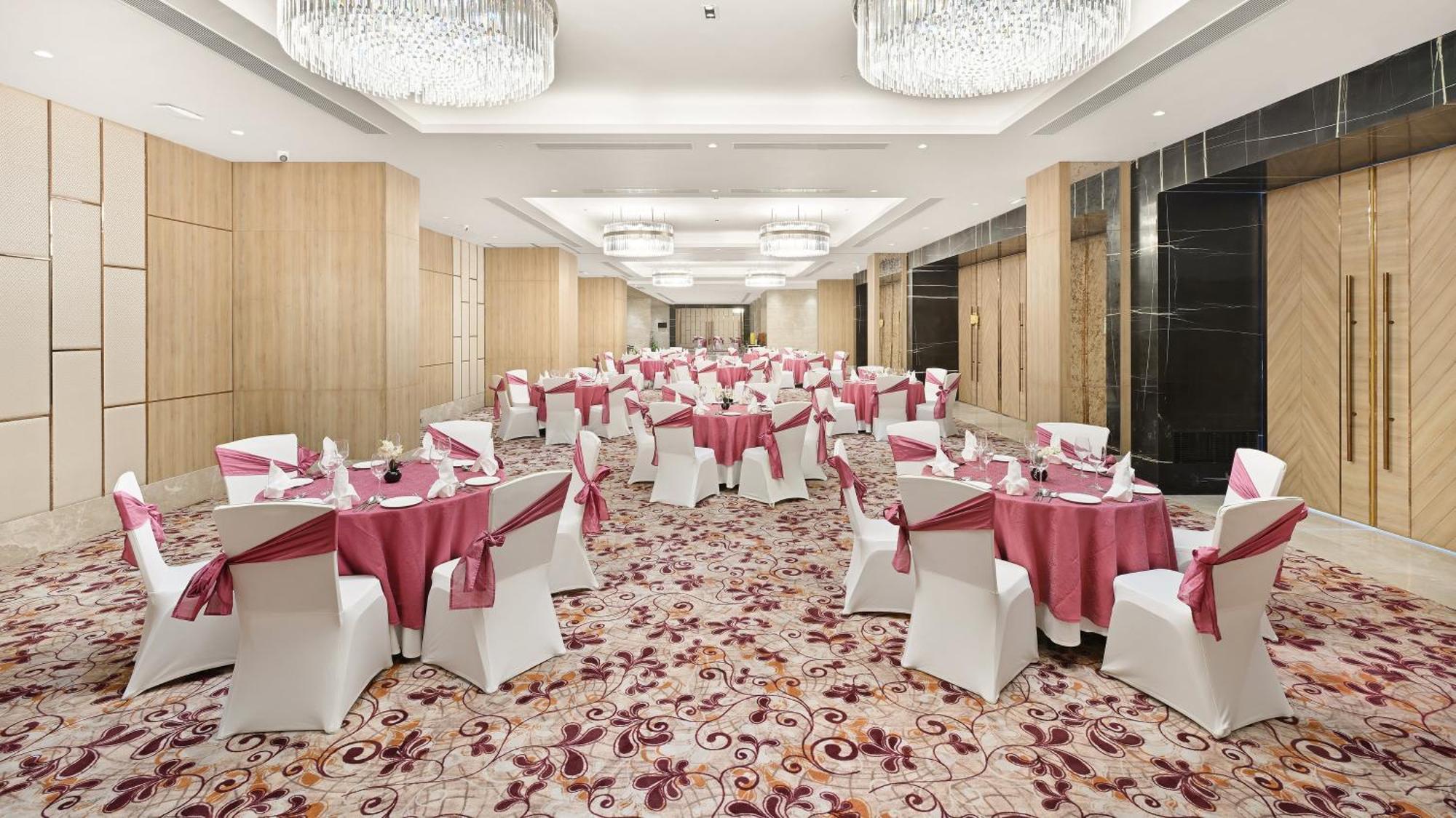 Holiday Inn Gurugram Sector 90 By Ihg Gurgaon Extérieur photo The Grand Ballroom